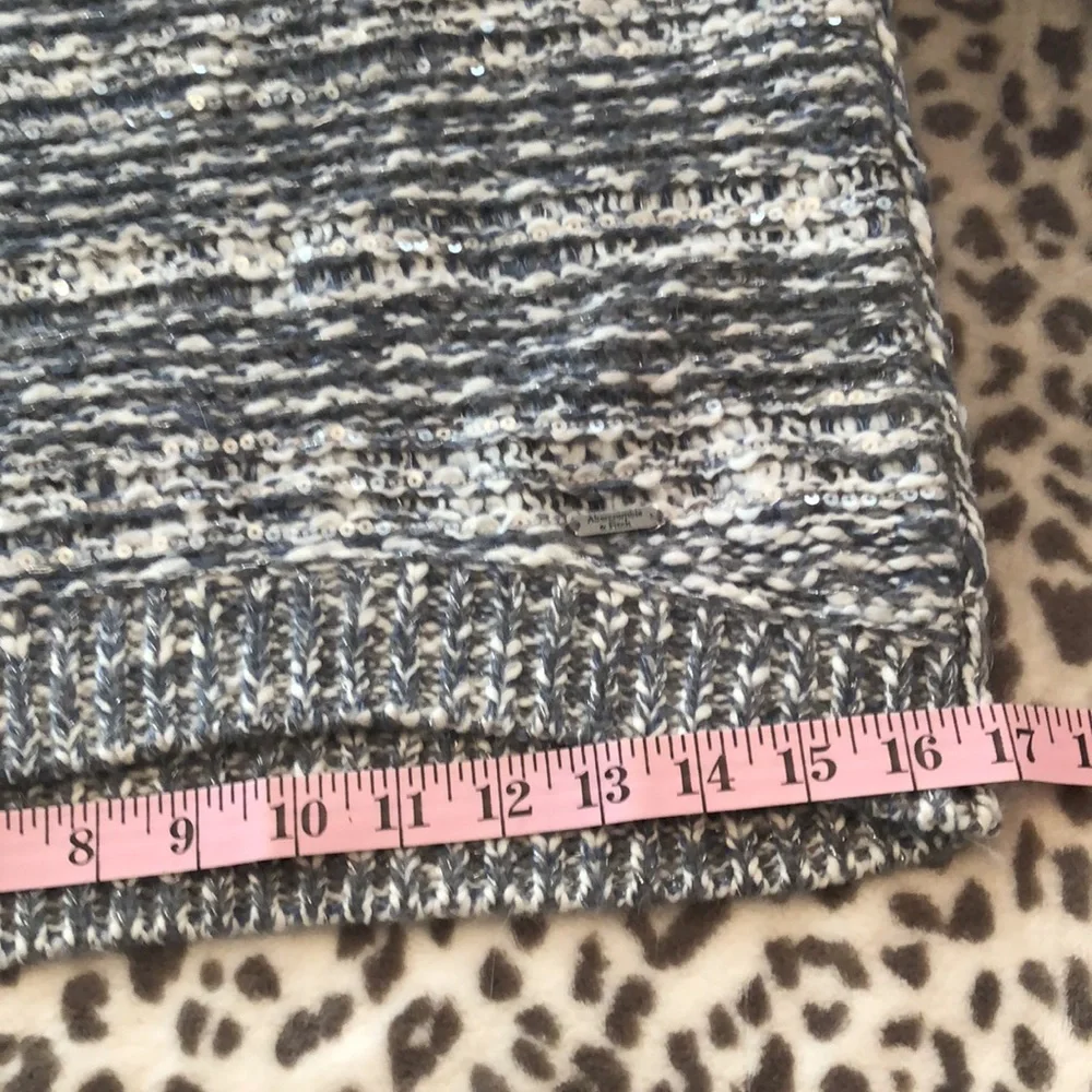 Abercrombie & Fitch V-neck Sequin Sweater Gray Size Small